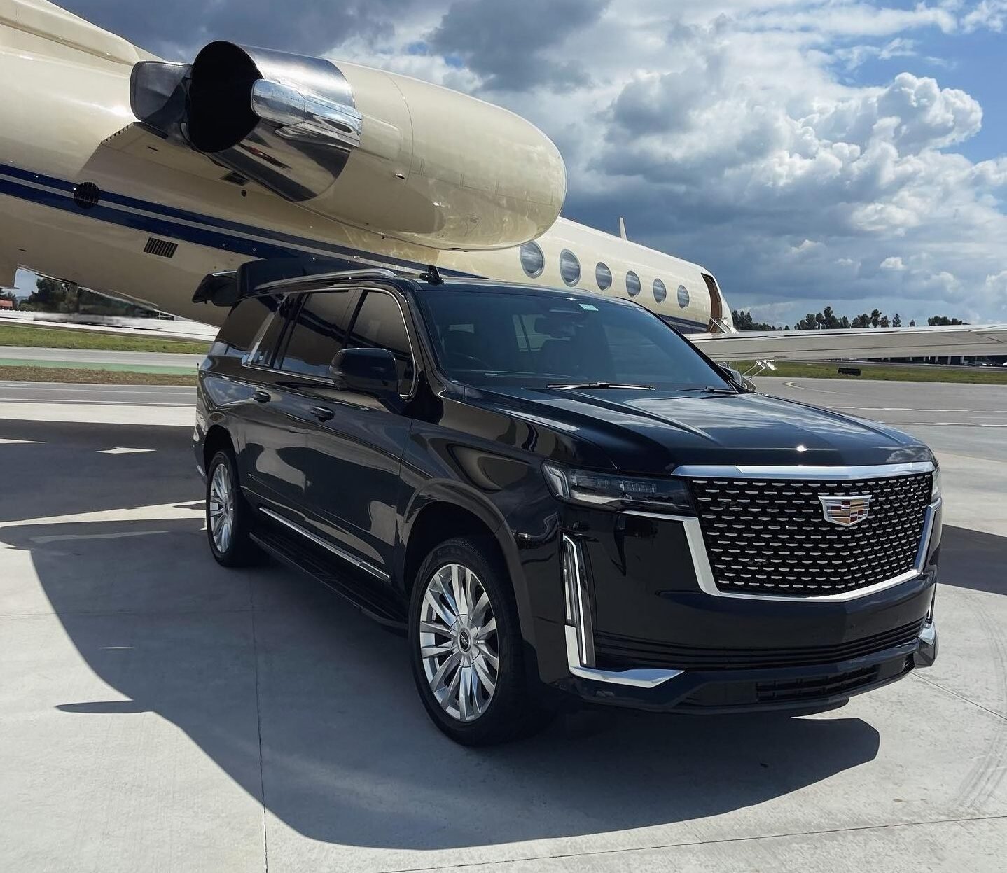 Black SUV for airport transportation and executive travel