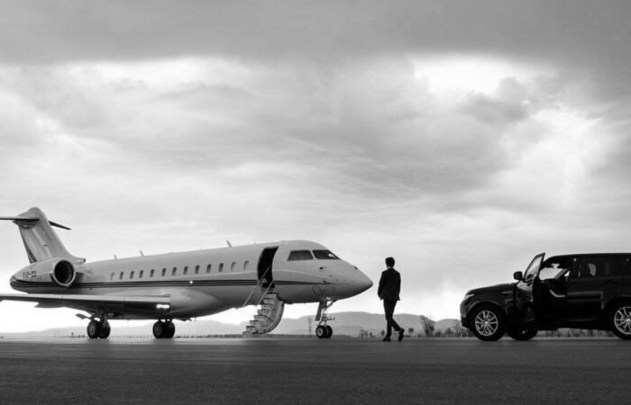 Premium Fort Lauderdale limo service vehicle offering reliable airport, executive, and private transportation.