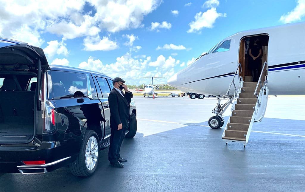 Executive limousine service in Boca Raton offering reliable airport transfers, corporate travel, wedding transportation, and luxury private rides.